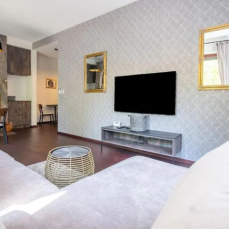 Inpoint 2-bedrooms With Private Garden And Free Parking شقة